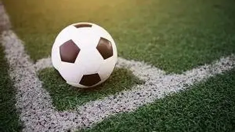 范冰冰与富豪夫人聚会，独坐角落引发关注